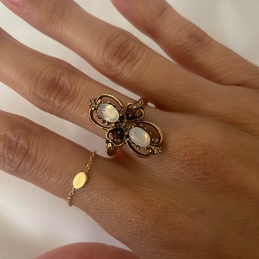 ❌ SOLD ❌ Vintage Vogue Cocktail Ring Size 7.5 - Picture 1 of 2